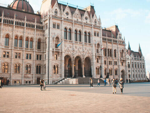 Application deadlines at universities in Hungary